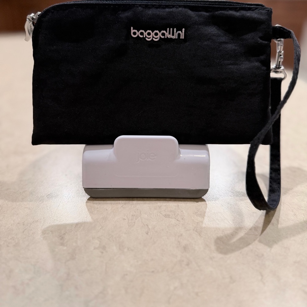 Baggallini Black Cheetah RFID Wristlet